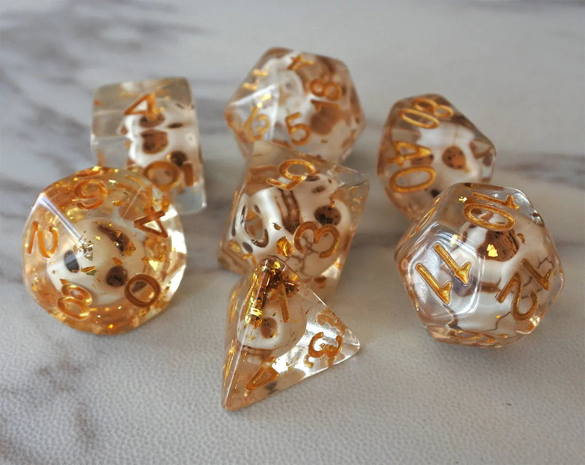 Skulls Laying in Golden Treasure (Give away a random dice)
